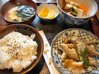 写真：五目煮＋ししゃも天ぷら定食
