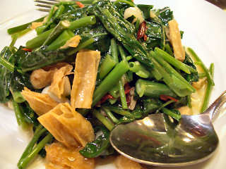 写真：空心菜と湯葉のピリ辛炒め＠香港海鮮飲茶樓
