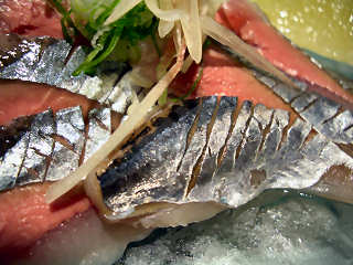 写真：秋刀魚（さんま）の刺身＠竹宗